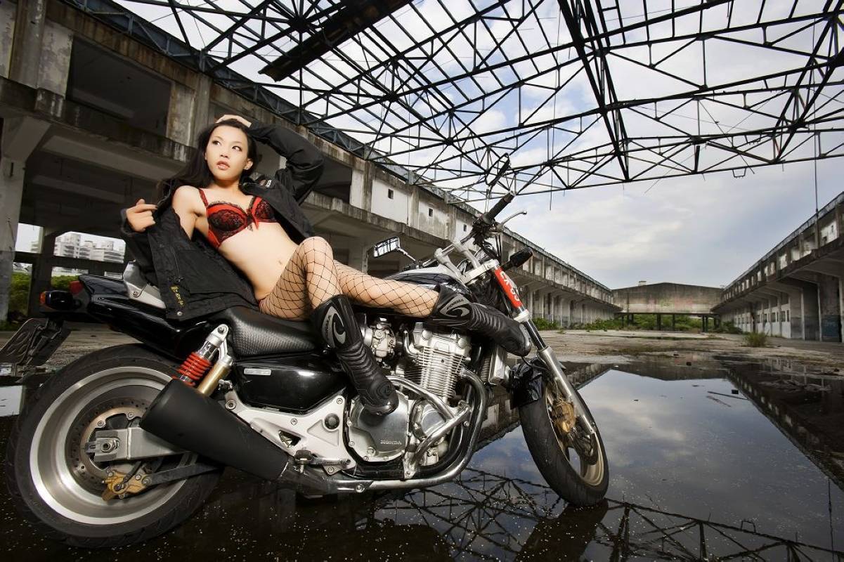 重机车比尼写真美女  [凱渥@ Lina]